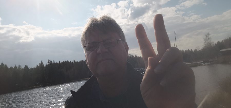 Ich bei der Beobachtung der Frösche am Geyerischen Teich